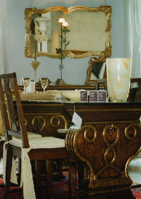 mobili in stile at tavolo intagliato anticato