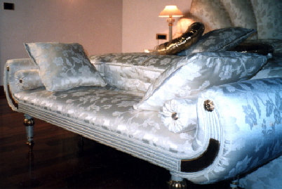 mobili in stile AT divanetto ad