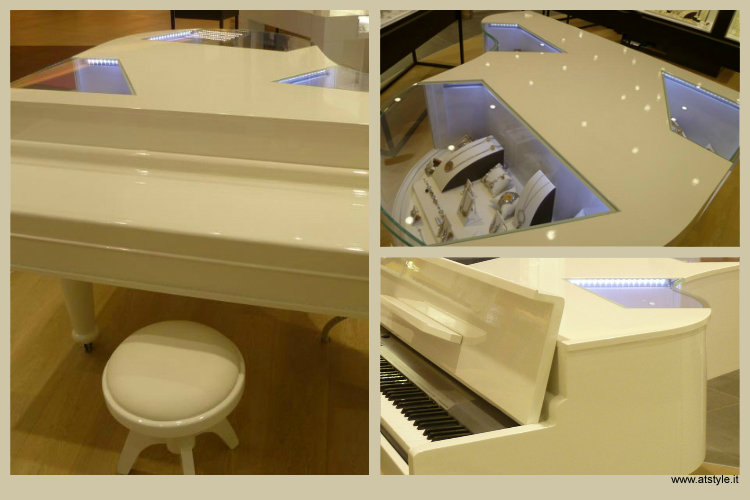PIANOFORTE MOBILE ESPOSITORE LACCATO